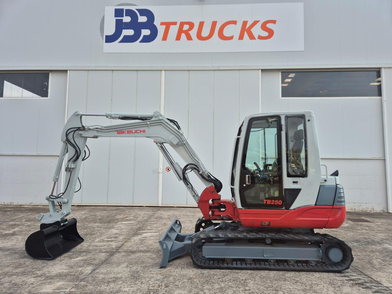Takeuchi TB250 - Mini bager: slika 1 Takeuchi TB250 - Mini bager: slika 1