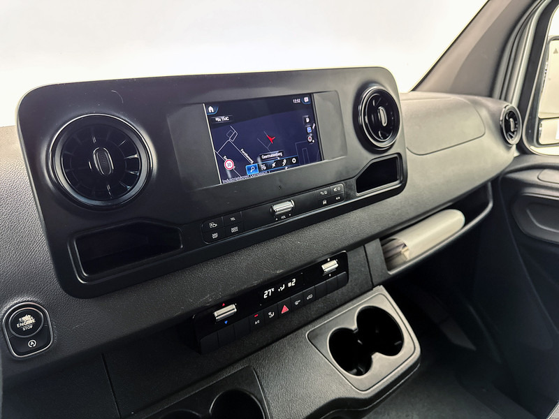 Mercedes-Benz Sprinter 314 2.2 CDI L2H2 Automaat Laadlift Omvormer 220v Luchtgeveerde stoel Navigatie MBUX Camera - Furgon: slika 5 Mercedes-Benz Sprinter 314 2.2 CDI L2H2 Automaat Laadlift Omvormer 220v Luchtgeveerde stoel Navigatie MBUX Camera - Furgon: slika 5