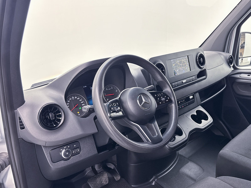 Mercedes-Benz Sprinter 314 2.2 CDI L2H2 Inrichting Navigatie Achteruitrijcamera Betimmering Cruise Control - Furgon: slika 5 Mercedes-Benz Sprinter 314 2.2 CDI L2H2 Inrichting Navigatie Achteruitrijcamera Betimmering Cruise Control - Furgon: slika 5