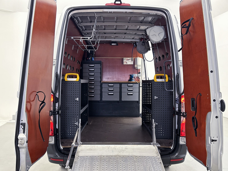 Mercedes-Benz Sprinter 316 2.2 CDI L2H2 Inrichting Oprijplaat Navigatie Achteruitrijcamera Apple Carplay/Android Auto - Furgon: slika 5 Mercedes-Benz Sprinter 316 2.2 CDI L2H2 Inrichting Oprijplaat Navigatie Achteruitrijcamera Apple Carplay/Android Auto - Furgon: slika 5