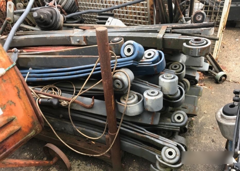 Arcuri camion / semiremorca din dezmembrari DAF - Čelična suspenzija za Kamion: slika 1 Arcuri camion / semiremorca din dezmembrari DAF - Čelična suspenzija za Kamion: slika 1