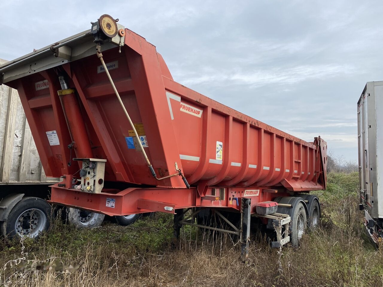 Fruehauf Semiremorca basculabila Aluminiu Agregate PV 6.28 T /// 2 PIECE - Poluprikolica istovarivača: slika 1 Fruehauf Semiremorca basculabila Aluminiu Agregate PV 6.28 T /// 2 PIECE - Poluprikolica istovarivača: slika 1