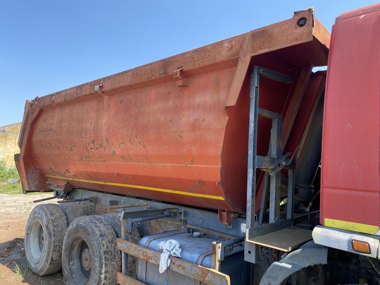 Hyva HARDOX 6x4 BENA basculabila CA NOUA - Tovarni sanduk: slika 2 Hyva HARDOX 6x4 BENA basculabila CA NOUA - Tovarni sanduk: slika 2