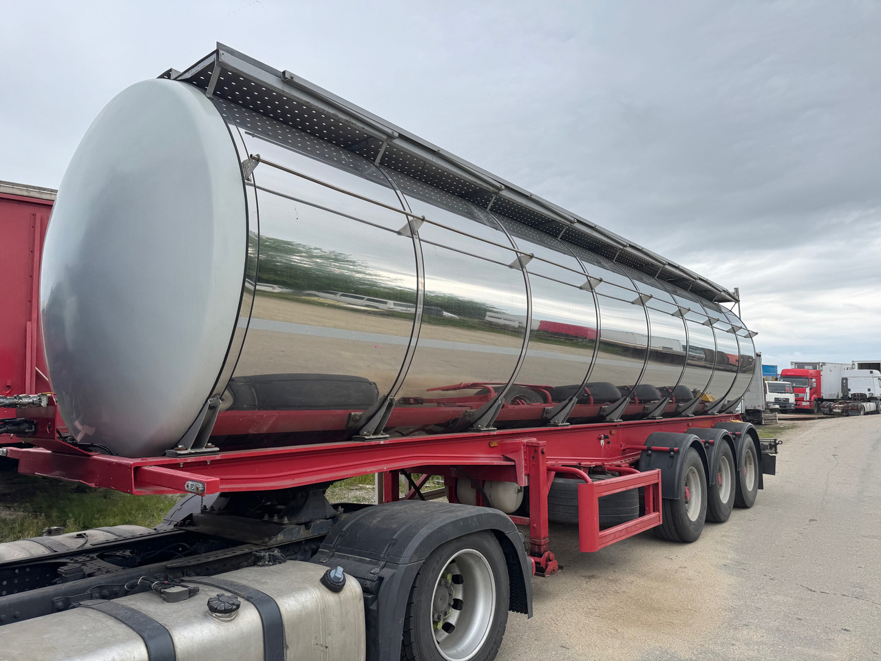Menci Transport lichide ALIMENTARE - Poluprikolica cisterna: slika 2 Menci Transport lichide ALIMENTARE - Poluprikolica cisterna: slika 2