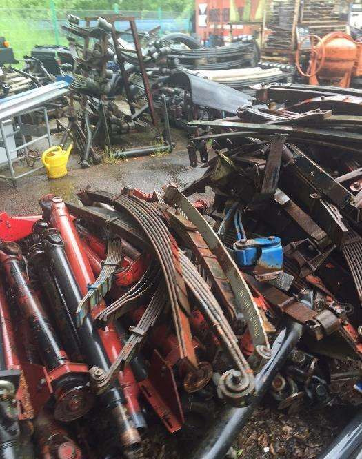 - Čelična suspenzija za Traktor: slika 1 - Čelična suspenzija za Traktor: slika 1