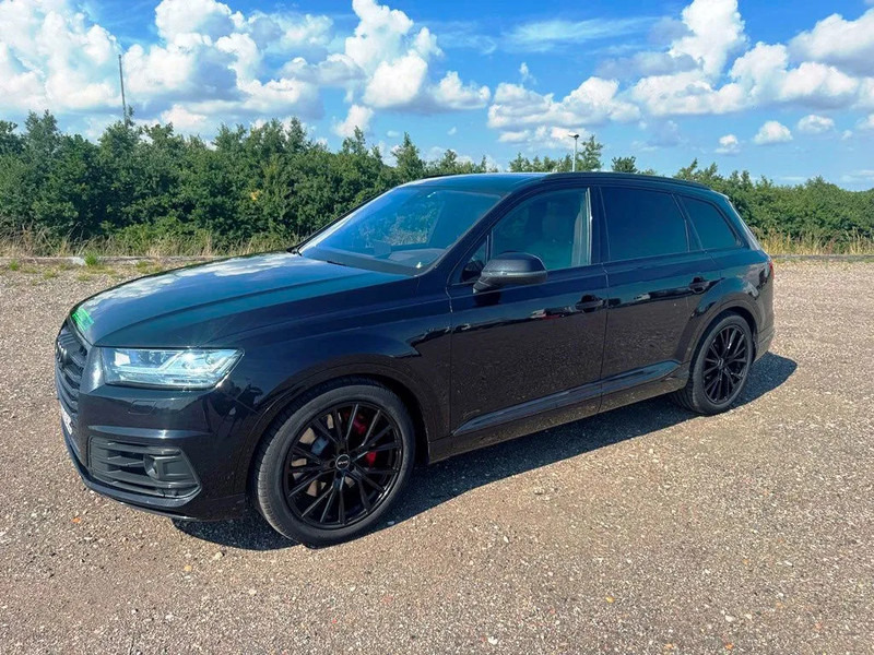Audi SQ7 Black Edition. panoramo sun roof. . oil heater. head up display. 21" alu weels. night vision. B&O sound system. - SUVSUV: slika 2 Audi SQ7 Black Edition. panoramo sun roof. . oil heater. head up display. 21" alu weels. night vision. B&O sound system. - SUVSUV: slika 2