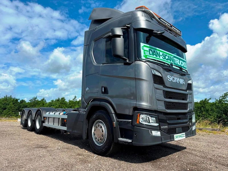 Scania R650 V8 NGS Steel / Air suspension. 4550mm weelbase. - Kamion sa golom šasijom i zatvorenom kabinom: slika 2 Scania R650 V8 NGS Steel / Air suspension. 4550mm weelbase. - Kamion sa golom šasijom i zatvorenom kabinom: slika 2