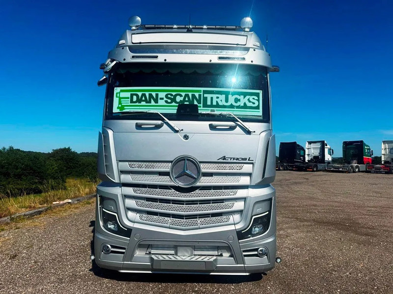 Mercedes-Benz Actros 2653 Special Interior. 6x2 3250mm weelbase. Air / Air suspension. hydr. syatem. Invertor. Micro wave. - Tegljač: slika 5 Mercedes-Benz Actros 2653 Special Interior. 6x2 3250mm weelbase. Air / Air suspension. hydr. syatem. Invertor. Micro wave. - Tegljač: slika 5