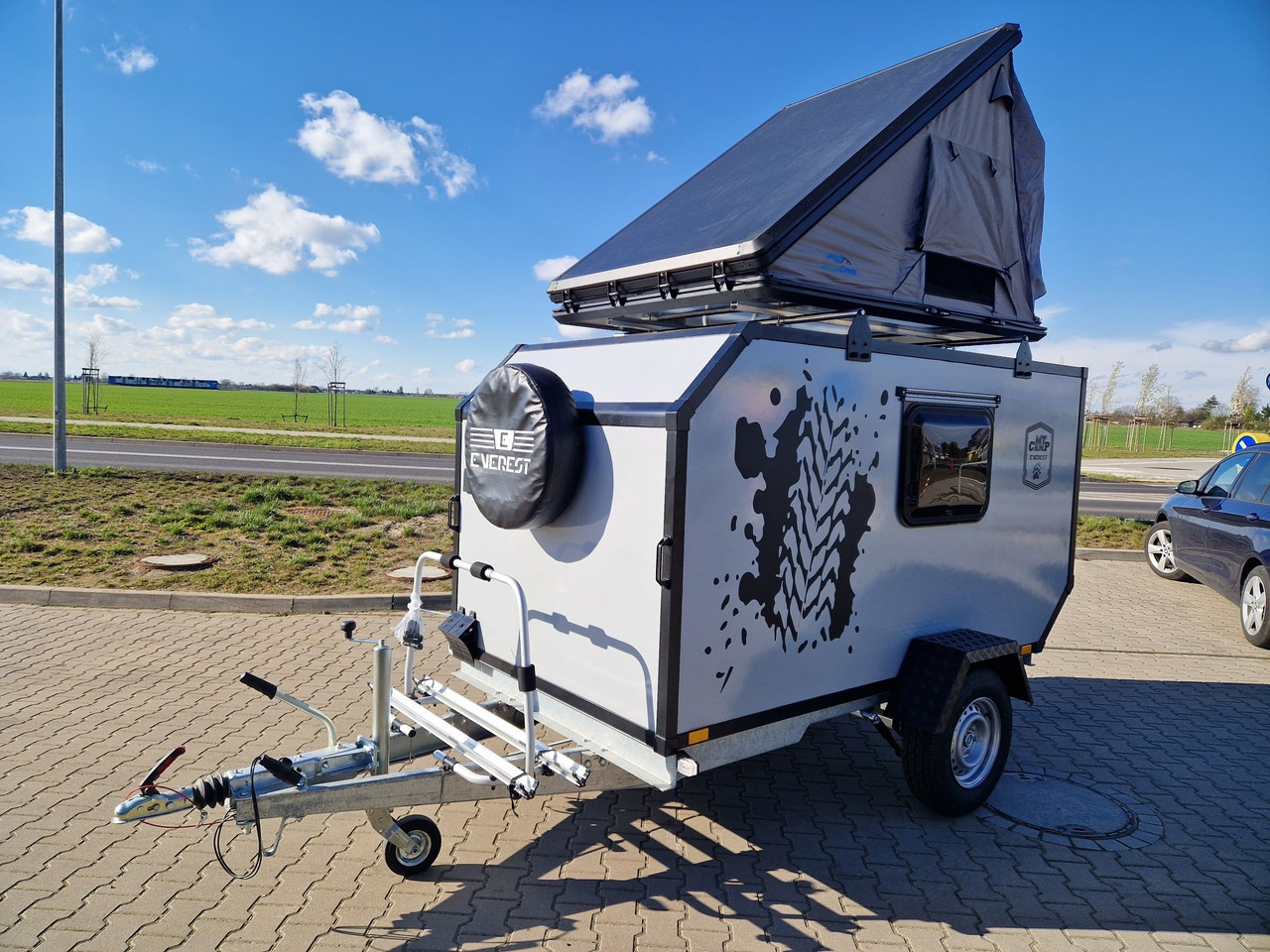 NOWA Przyczepa Wyprawowa Turystyczna Off-ROAD Everest MT-CAMP 2025 - Kamp prikolica: slika 1 NOWA Przyczepa Wyprawowa Turystyczna Off-ROAD Everest MT-CAMP 2025 - Kamp prikolica: slika 1