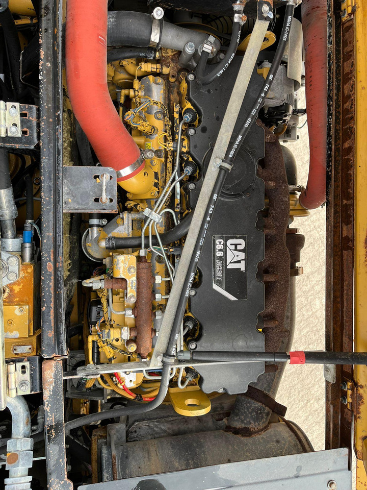 Bager točkaš Caterpillar M318D: slika 22