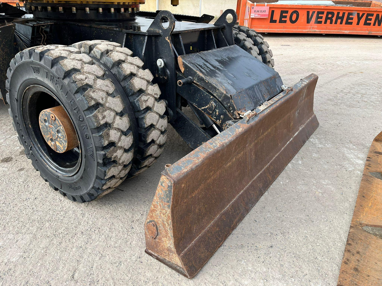 Bager točkaš Caterpillar M318D: slika 17