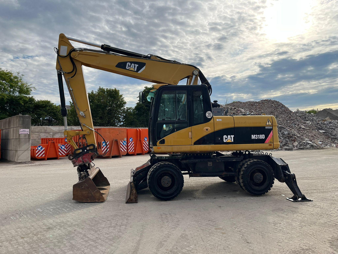 Bager točkaš Caterpillar M318D: slika 6