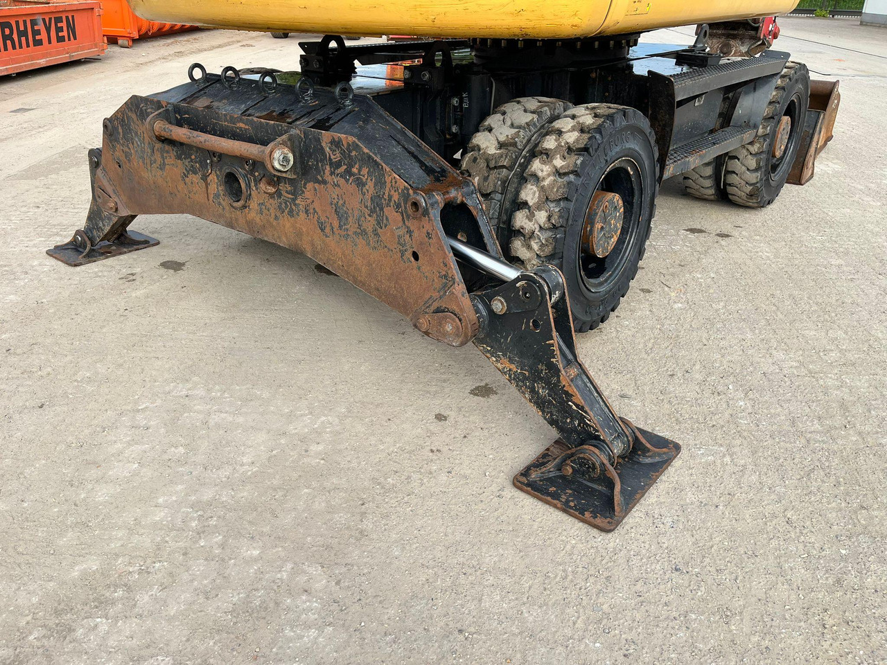 Bager točkaš Caterpillar M318D: slika 18