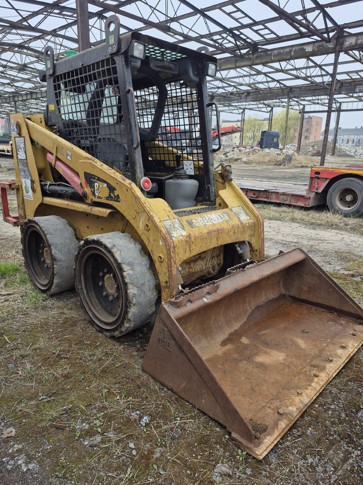 CATERPILLAR 216B3 - Mini utovarivač: slika 3 CATERPILLAR 216B3 - Mini utovarivač: slika 3