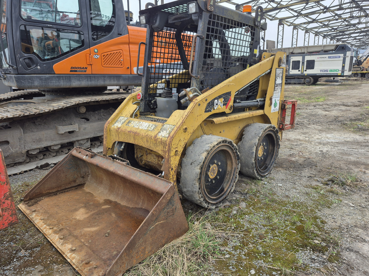 CATERPILLAR 216B3 - Mini utovarivač: slika 2 CATERPILLAR 216B3 - Mini utovarivač: slika 2
