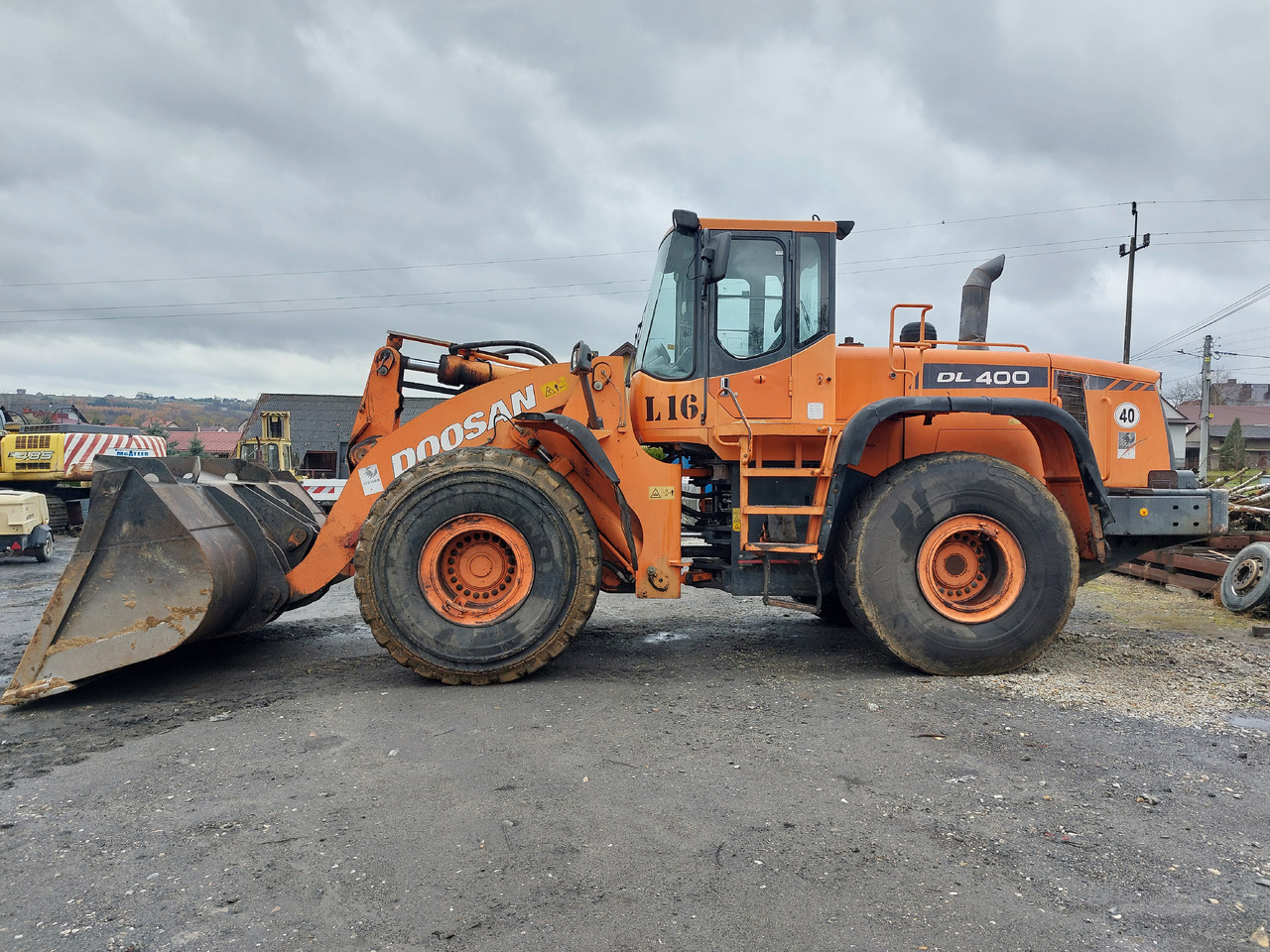 DOOSAN DL400 - Utovarivač točkaš: slika 1 DOOSAN DL400 - Utovarivač točkaš: slika 1
