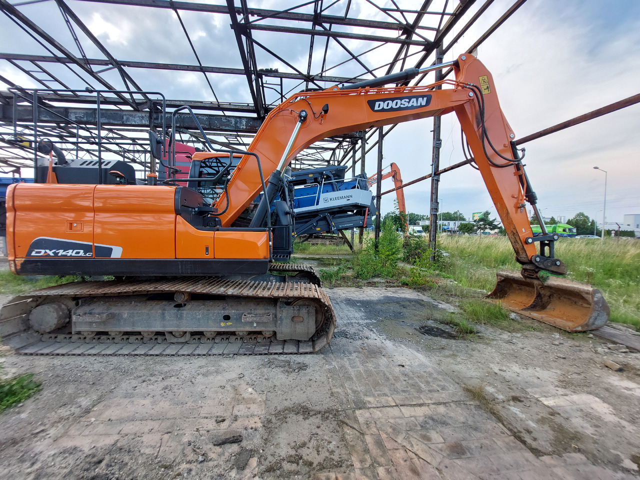 DOOSAN DX140LC-5 - Bager guseničar: slika 1 DOOSAN DX140LC-5 - Bager guseničar: slika 1