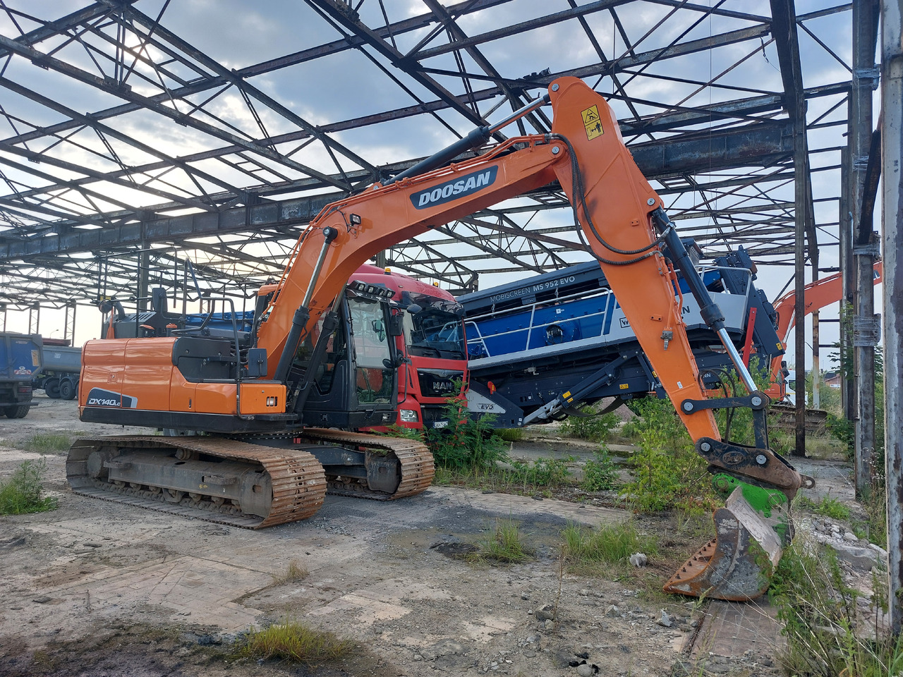 DOOSAN DX140LC-5 - Bager guseničar: slika 2 DOOSAN DX140LC-5 - Bager guseničar: slika 2