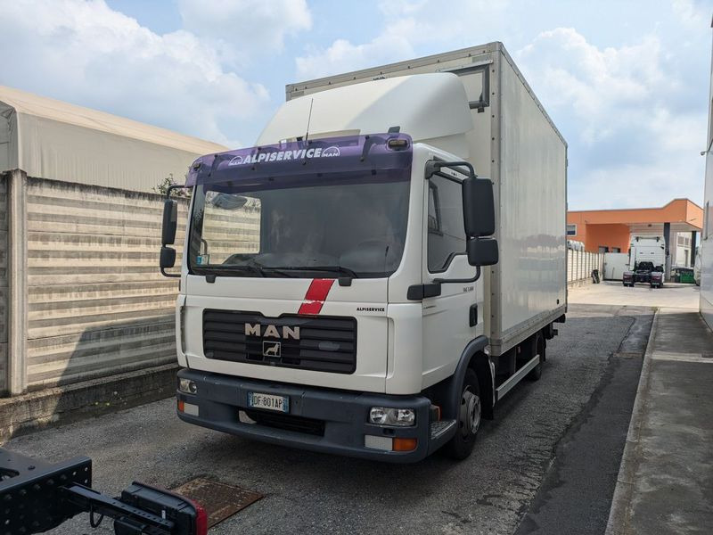 Camion cassone coibentato MAN MAN TGL 7.180 - Kamion sa zatvorenim sandukom: slika 1 Camion cassone coibentato MAN MAN TGL 7.180 - Kamion sa zatvorenim sandukom: slika 1