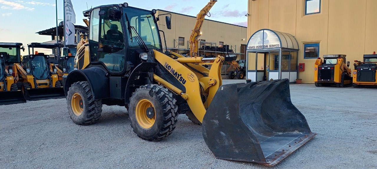 KOMATSU WA 100-8 - Građevinska mašina: slika 2 KOMATSU WA 100-8 - Građevinska mašina: slika 2