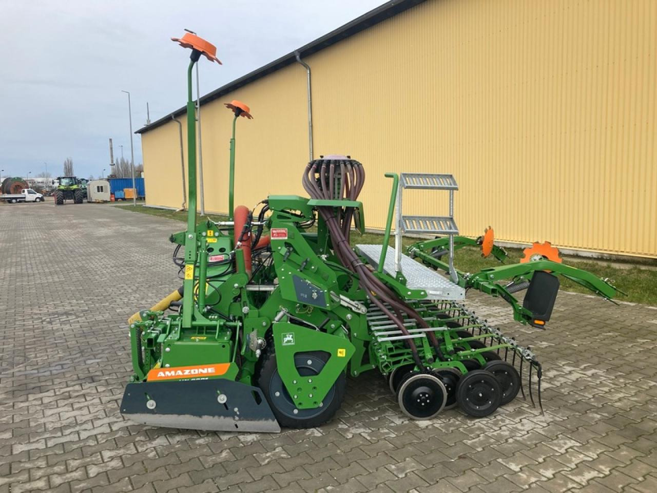 Amazone KX3001 + AVANT3002NUR 320HA - Kombinovana mašina za setvu: slika 2 Amazone KX3001 + AVANT3002NUR 320HA - Kombinovana mašina za setvu: slika 2