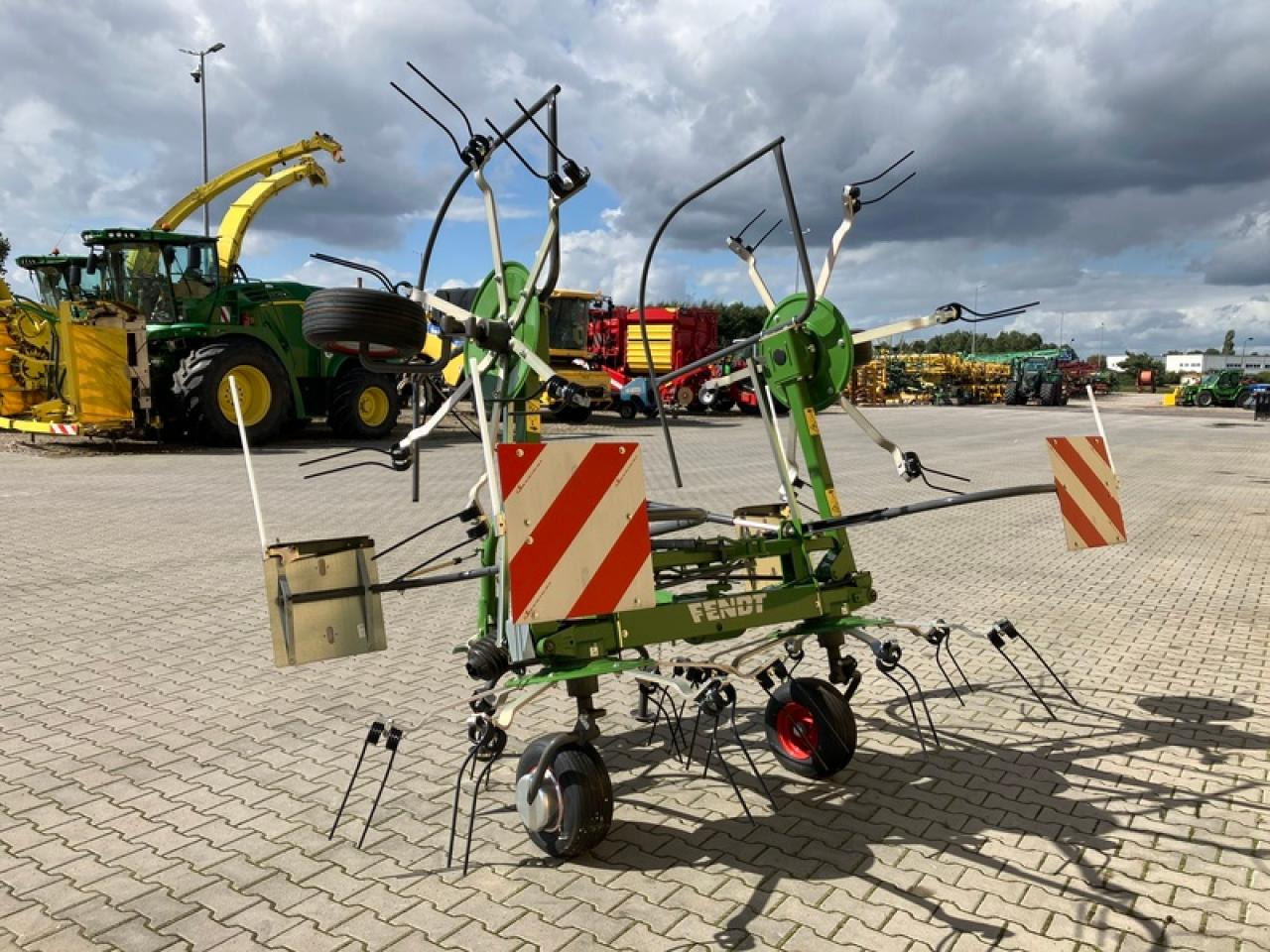 Fendt TWISTER 5204 AKTION - Prevrtač/ Grabuljač: slika 2 Fendt TWISTER 5204 AKTION - Prevrtač/ Grabuljač: slika 2