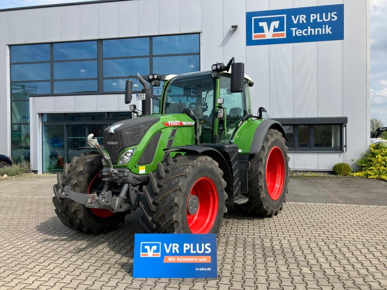Fendt VARIO 724 GEN 6 PROFI PLUS SET 2 - Traktor: slika 1 Fendt VARIO 724 GEN 6 PROFI PLUS SET 2 - Traktor: slika 1