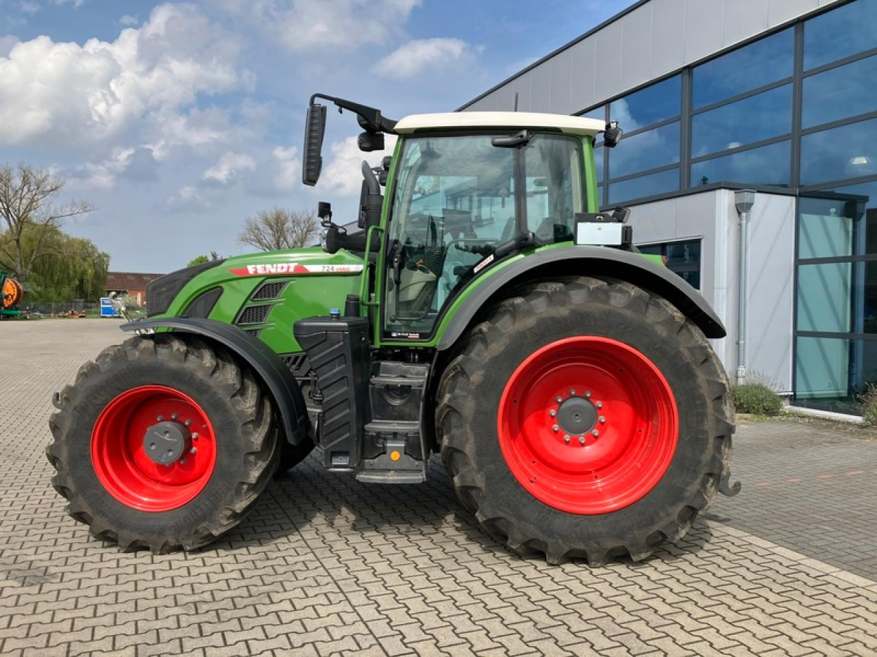 Fendt VARIO 724 GEN 6 PROFI PLUS SET 2 - Traktor: slika 2 Fendt VARIO 724 GEN 6 PROFI PLUS SET 2 - Traktor: slika 2
