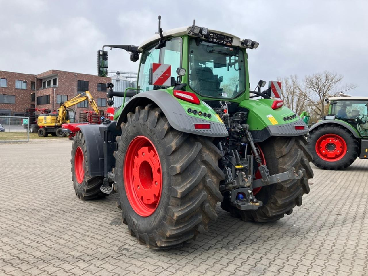 Fendt VARIO 728 GEN 7//RTK//VARIO GRIP - Traktor: slika 3 Fendt VARIO 728 GEN 7//RTK//VARIO GRIP - Traktor: slika 3