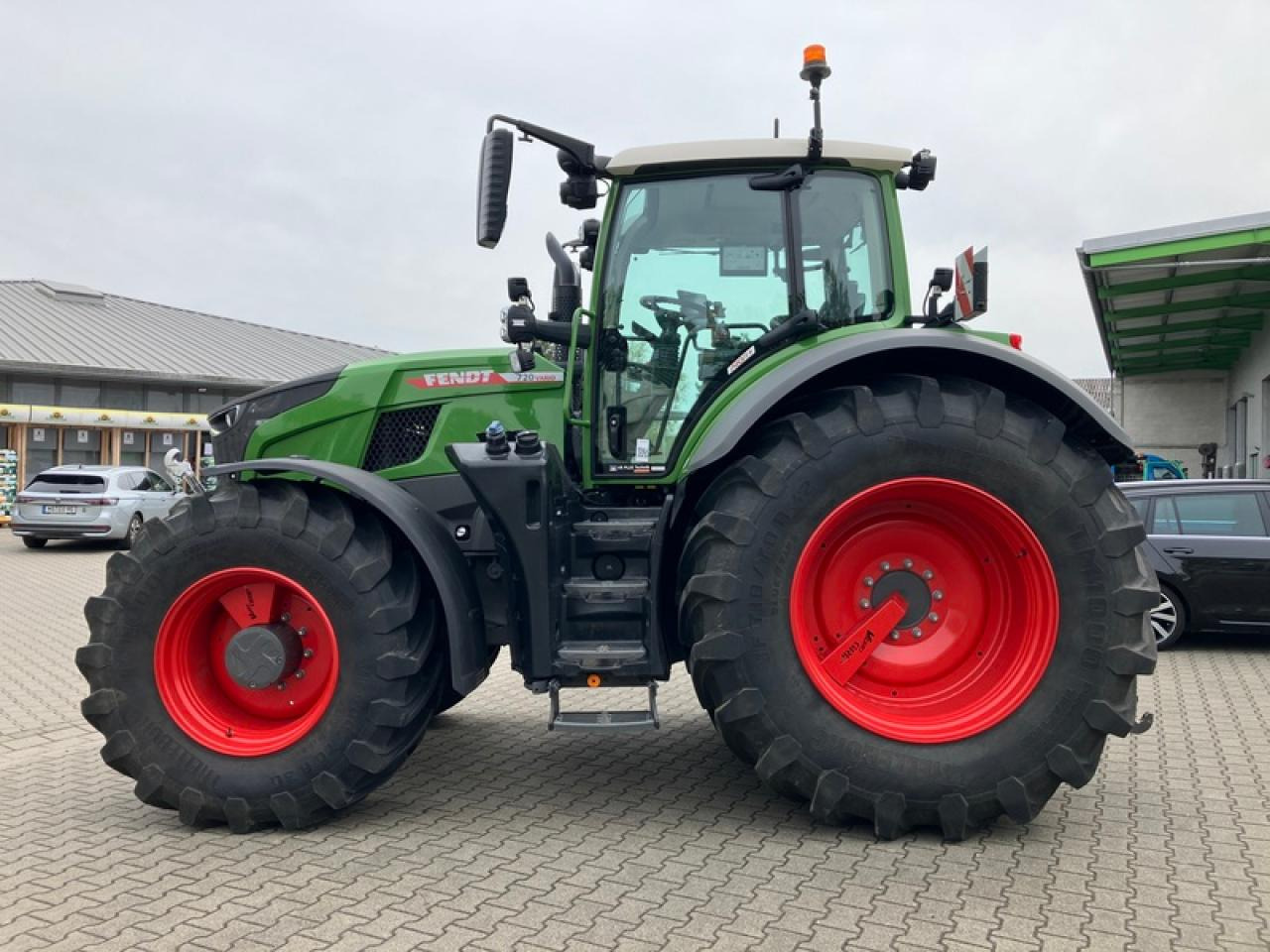 Fendt VARIO 728 POWER PLUS SET 2 - Traktor: slika 2 Fendt VARIO 728 POWER PLUS SET 2 - Traktor: slika 2