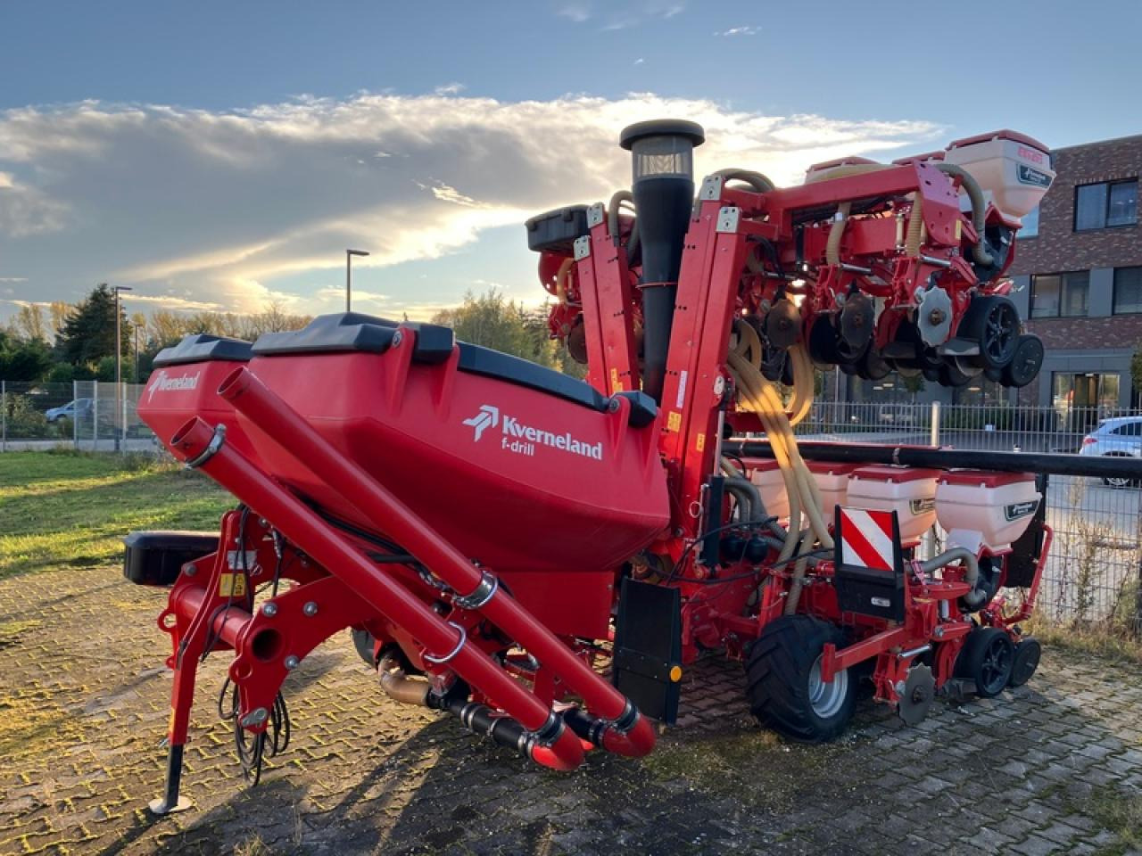 Kverneland OPTIMA 12 SX + FRONTTANK//GEOSEED - Mašina za preciznu setvu: slika 1 Kverneland OPTIMA 12 SX + FRONTTANK//GEOSEED - Mašina za preciznu setvu: slika 1