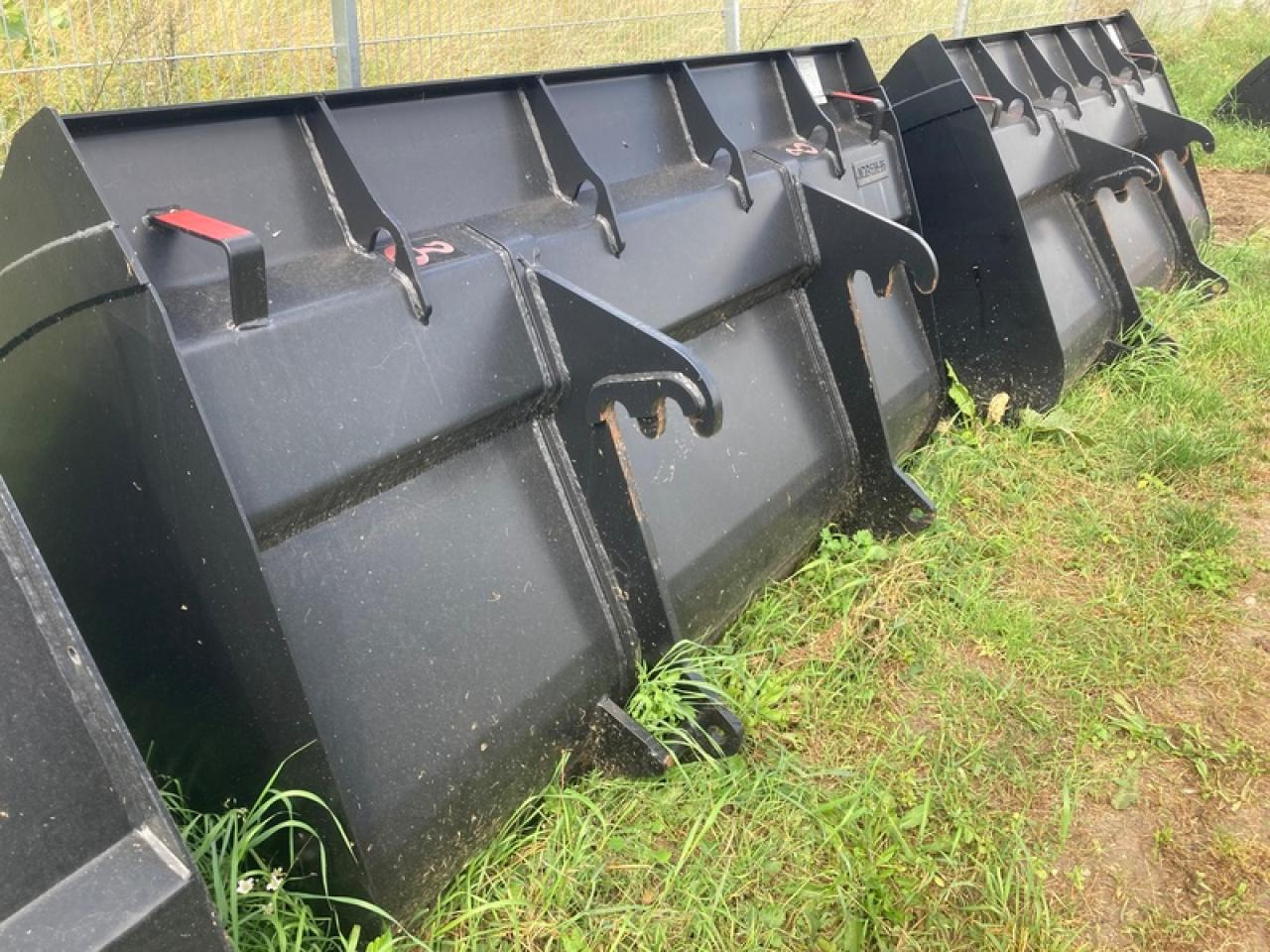 LEICHTGUTSCHAUFEL JCB - Utovarna kašika: slika 2 LEICHTGUTSCHAUFEL JCB - Utovarna kašika: slika 2