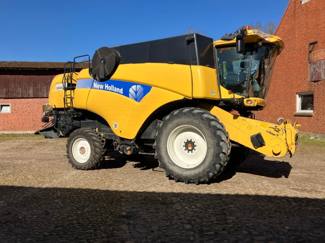 New Holland CX 8090 ALLRAD - Kombinovani kombajn: slika 1 New Holland CX 8090 ALLRAD - Kombinovani kombajn: slika 1