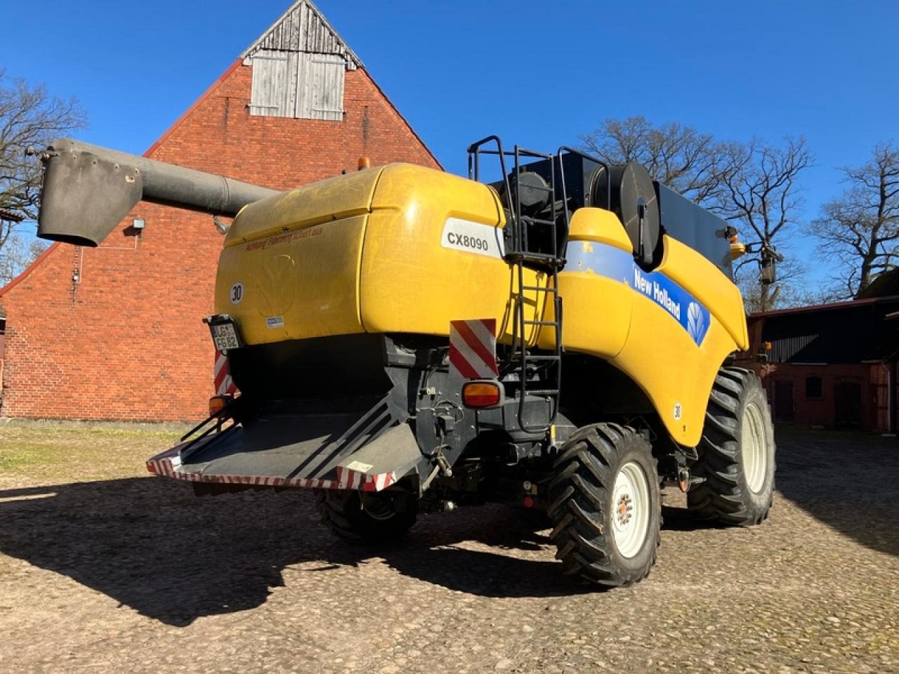 New Holland CX 8090 ALLRAD SIEBKASTENAUSGLEICH - Kombinovani kombajn: slika 4 New Holland CX 8090 ALLRAD SIEBKASTENAUSGLEICH - Kombinovani kombajn: slika 4