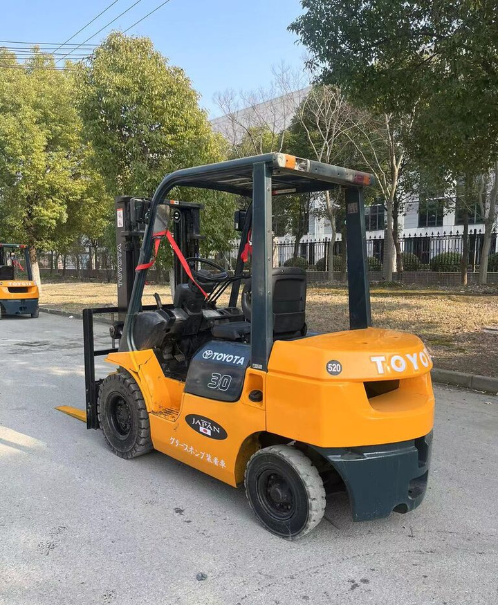Toyota 7FD30 - Dizel viljuškar: slika 1 Toyota 7FD30 - Dizel viljuškar: slika 1
