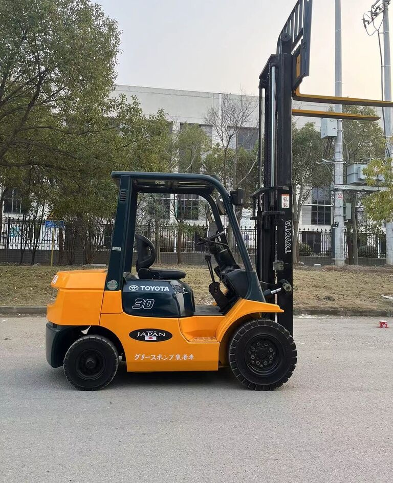 Toyota Made in Japan 7FD30 3ton 5ton 7FD50 for sale - Dizel viljuškar: slika 2 Toyota Made in Japan 7FD30 3ton 5ton 7FD50 for sale - Dizel viljuškar: slika 2