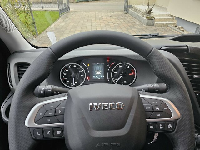 IVECO Daily 35S18HA8V Hi-Matic 16m³ XL LED ACC - Furgon: slika 3 IVECO Daily 35S18HA8V Hi-Matic 16m³ XL LED ACC - Furgon: slika 3