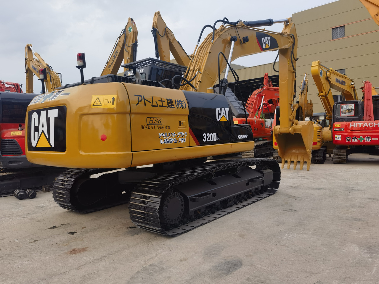 CAT 320DL Excavator - Bager guseničar: slika 2 CAT 320DL Excavator - Bager guseničar: slika 2