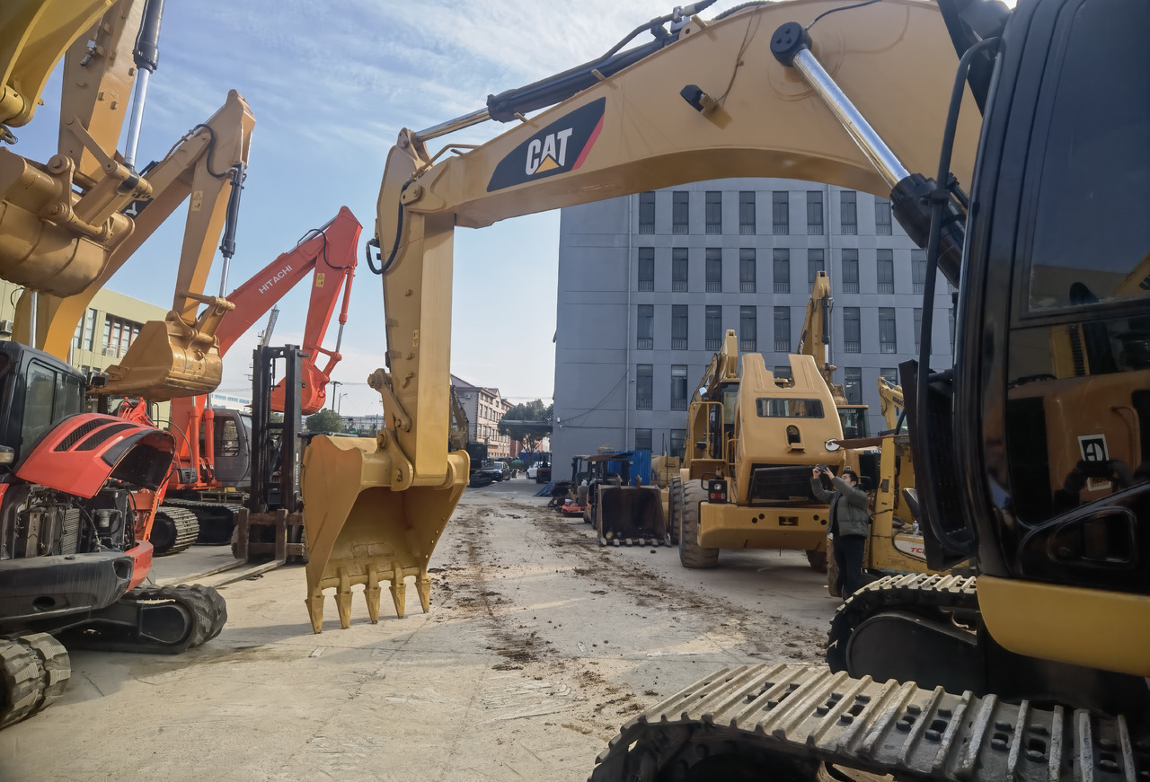 CAT 330D2L Excavator - Bager guseničar: slika 3 CAT 330D2L Excavator - Bager guseničar: slika 3
