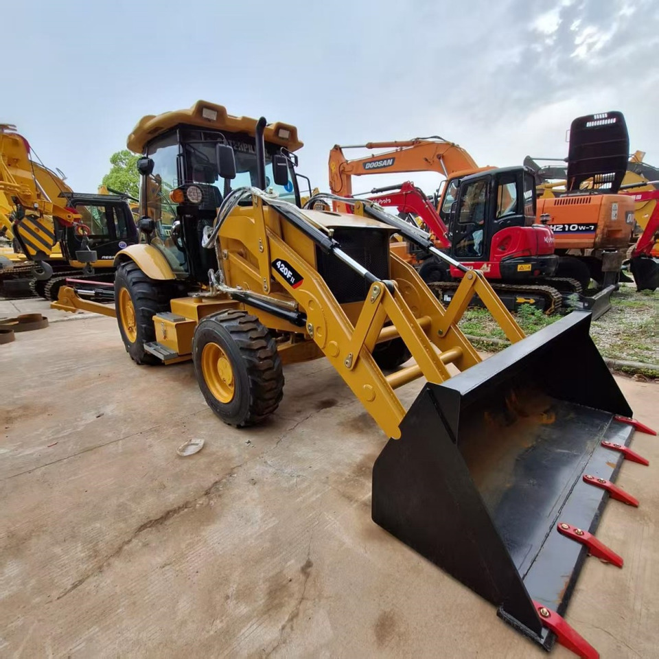 CAT 420F Backhoe Loader - Bager utovarivač: slika 2 CAT 420F Backhoe Loader - Bager utovarivač: slika 2