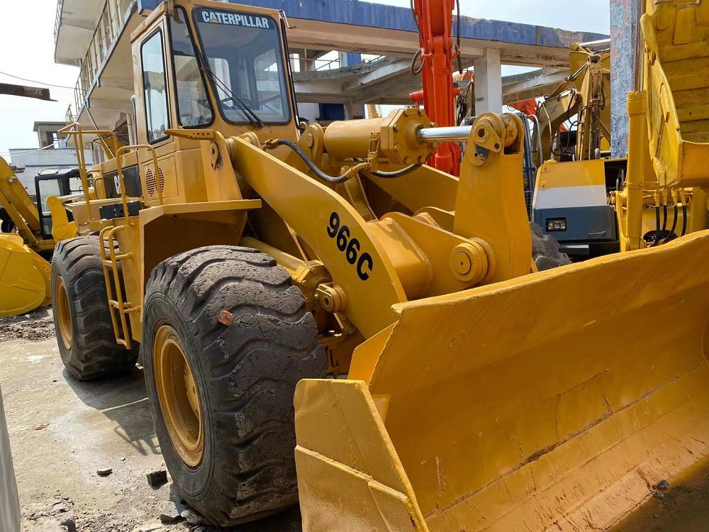 CAT 966C - Utovarivač točkaš: slika 3 CAT 966C - Utovarivač točkaš: slika 3