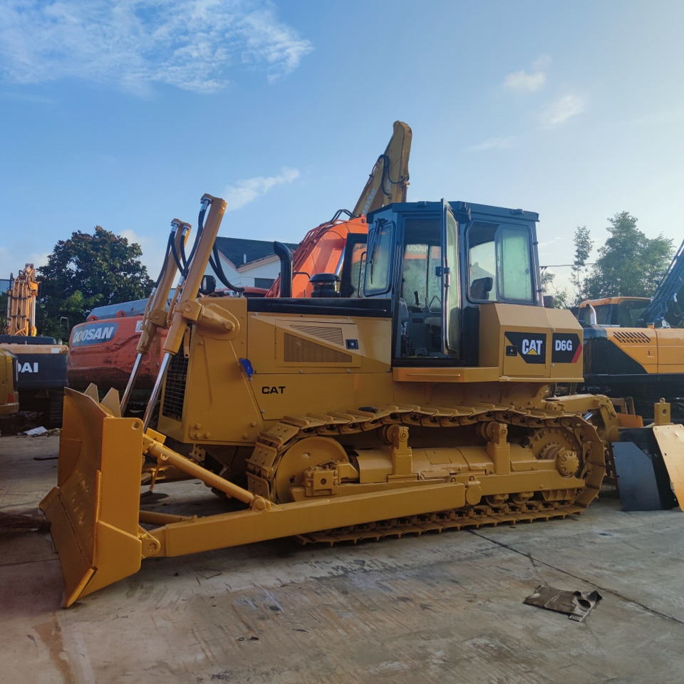 CAT D6G Bulldozer - Buldožer: slika 2 CAT D6G Bulldozer - Buldožer: slika 2