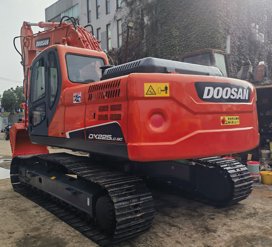 DOOSAN Doosan DX225LC Crawler excavator - Bager guseničar: slika 1 DOOSAN Doosan DX225LC Crawler excavator - Bager guseničar: slika 1