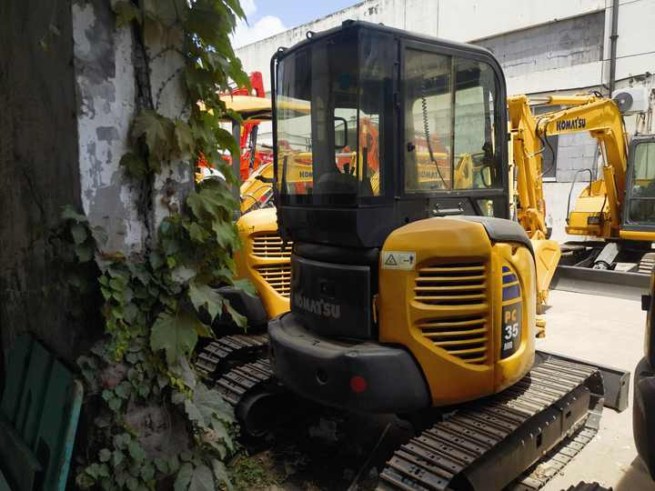 Good condition used excavator Komatsu PC35, Komatsu PC35MR-3 excavator with dozer, mini escavadora Komatsu - Bager guseničar: slika 4 Good condition used excavator Komatsu PC35, Komatsu PC35MR-3 excavator with dozer, mini escavadora Komatsu - Bager guseničar: slika 4