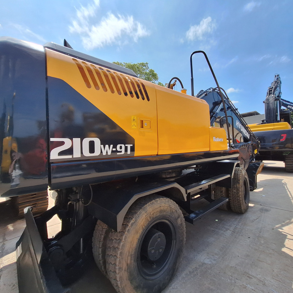Hyundai 210w-9T wheel excavator - Bager točkaš: slika 2 Hyundai 210w-9T wheel excavator - Bager točkaš: slika 2