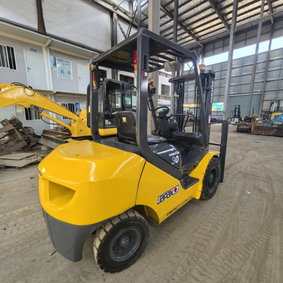 Komatsu FD30 Forklift - Dizel viljuškar: slika 4 Komatsu FD30 Forklift - Dizel viljuškar: slika 4