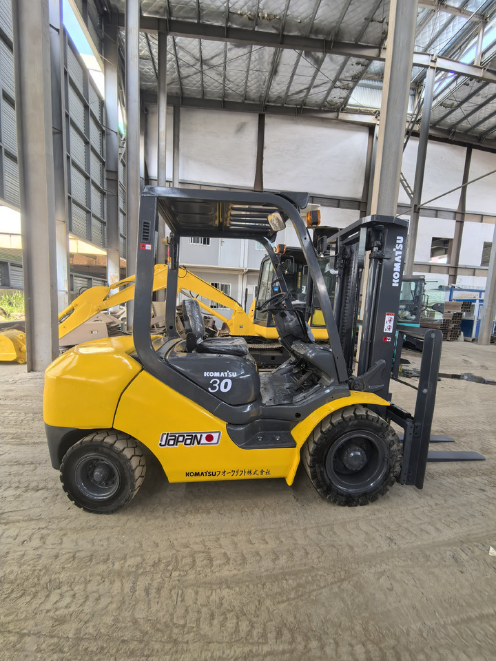 Komatsu FD30 Forklift - Dizel viljuškar: slika 2 Komatsu FD30 Forklift - Dizel viljuškar: slika 2