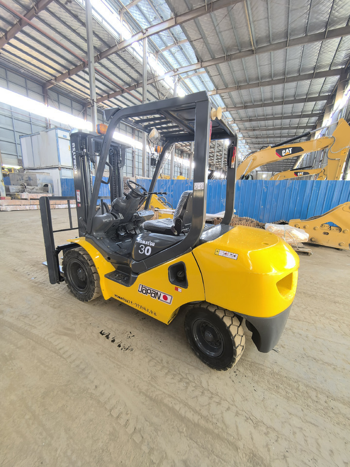 Komatsu FD30 Forklift - Dizel viljuškar: slika 2 Komatsu FD30 Forklift - Dizel viljuškar: slika 2