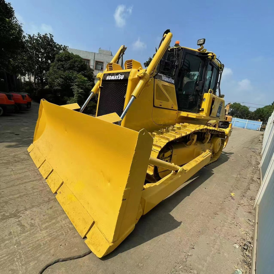 Komatsu d65 crawler bulldozer - Buldožer: slika 3 Komatsu d65 crawler bulldozer - Buldožer: slika 3
