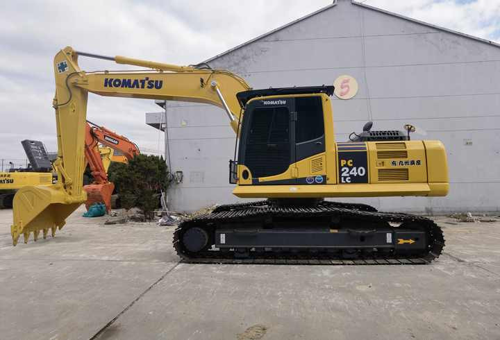 Original Japan High Quality Used excavators Komatsu PC240lc-8 large excavator pc240-8 Crawler excavator for sale - Bager guseničar: slika 2 Original Japan High Quality Used excavators Komatsu PC240lc-8 large excavator pc240-8 Crawler excavator for sale - Bager guseničar: slika 2